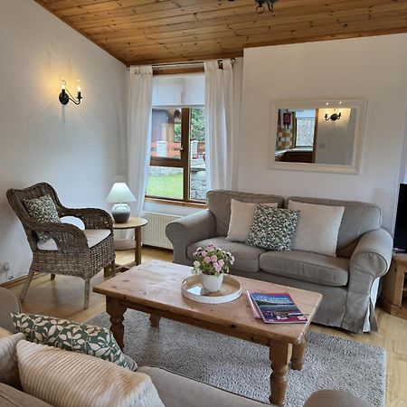 Walled Garden Lodges Loch Lomond 발로크 외부 사진
