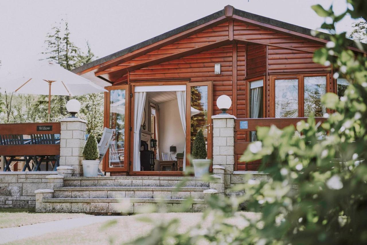 Walled Garden Lodges Loch Lomond 발로크 외부 사진