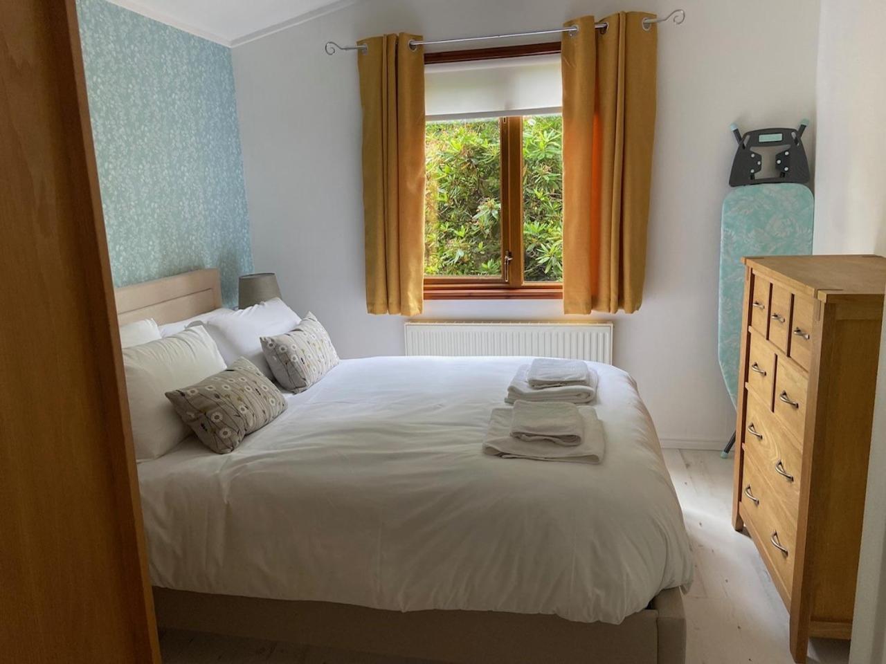 Walled Garden Lodges Loch Lomond 발로크 외부 사진