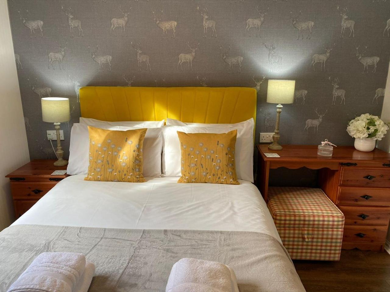 Walled Garden Lodges Loch Lomond 발로크 외부 사진