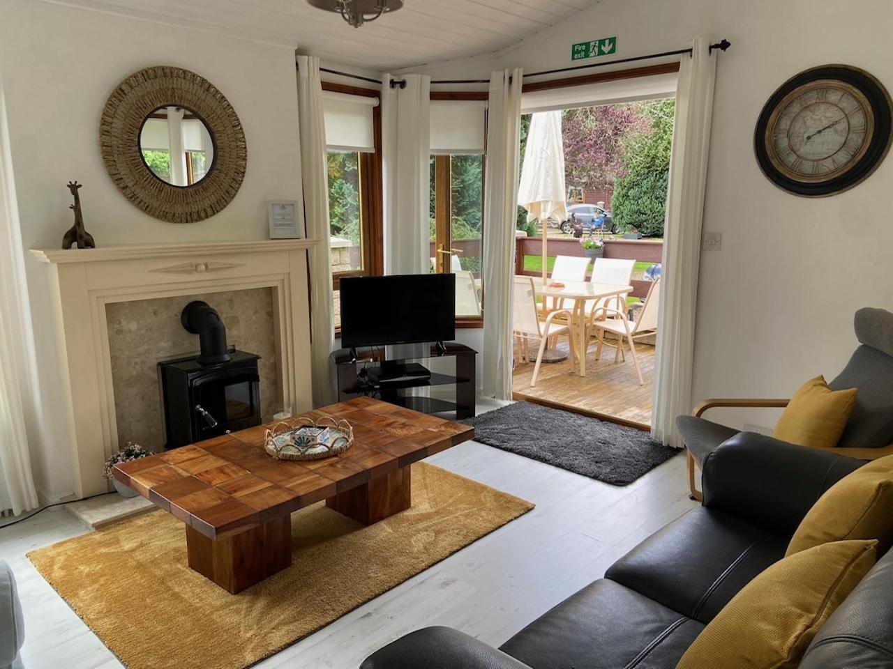 Walled Garden Lodges Loch Lomond 발로크 외부 사진