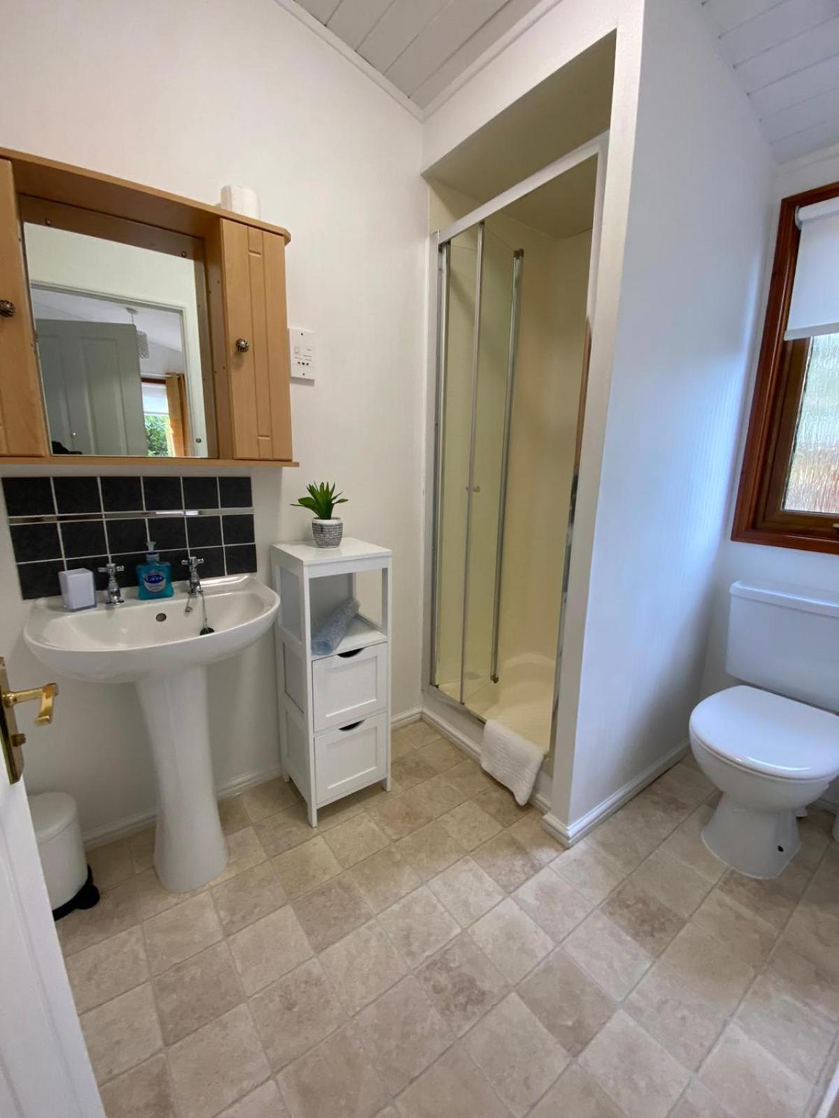 Walled Garden Lodges Loch Lomond 발로크 외부 사진