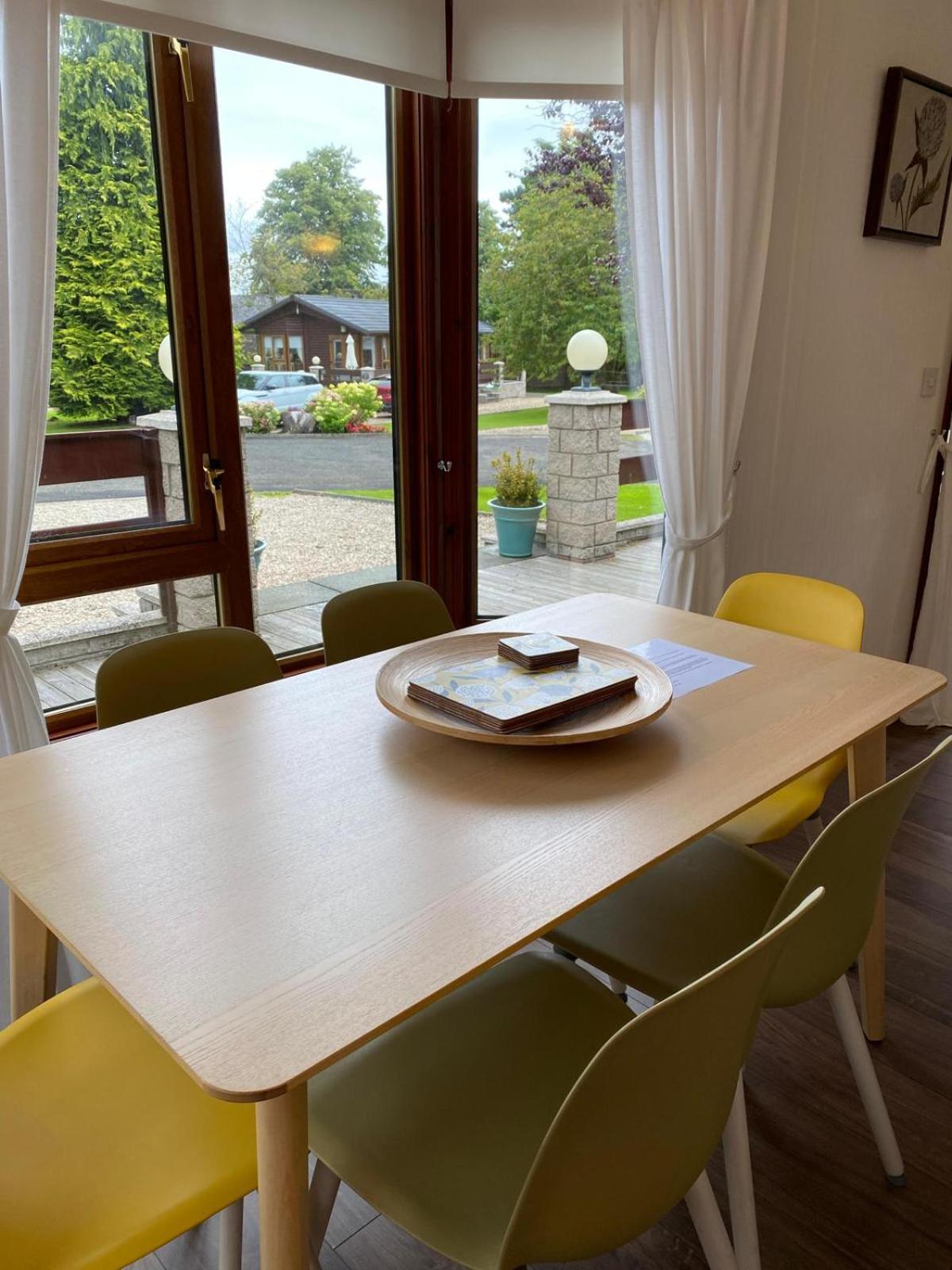 Walled Garden Lodges Loch Lomond 발로크 외부 사진